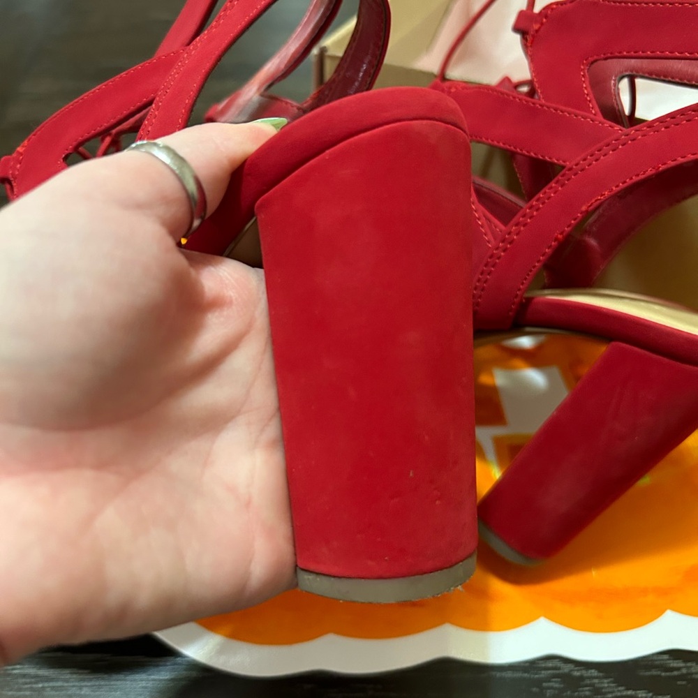 Heels - Picture 7 of 10